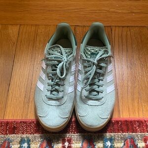 Adidas Gazelle Bold in silver Green/Cloud White/Collegiate Green